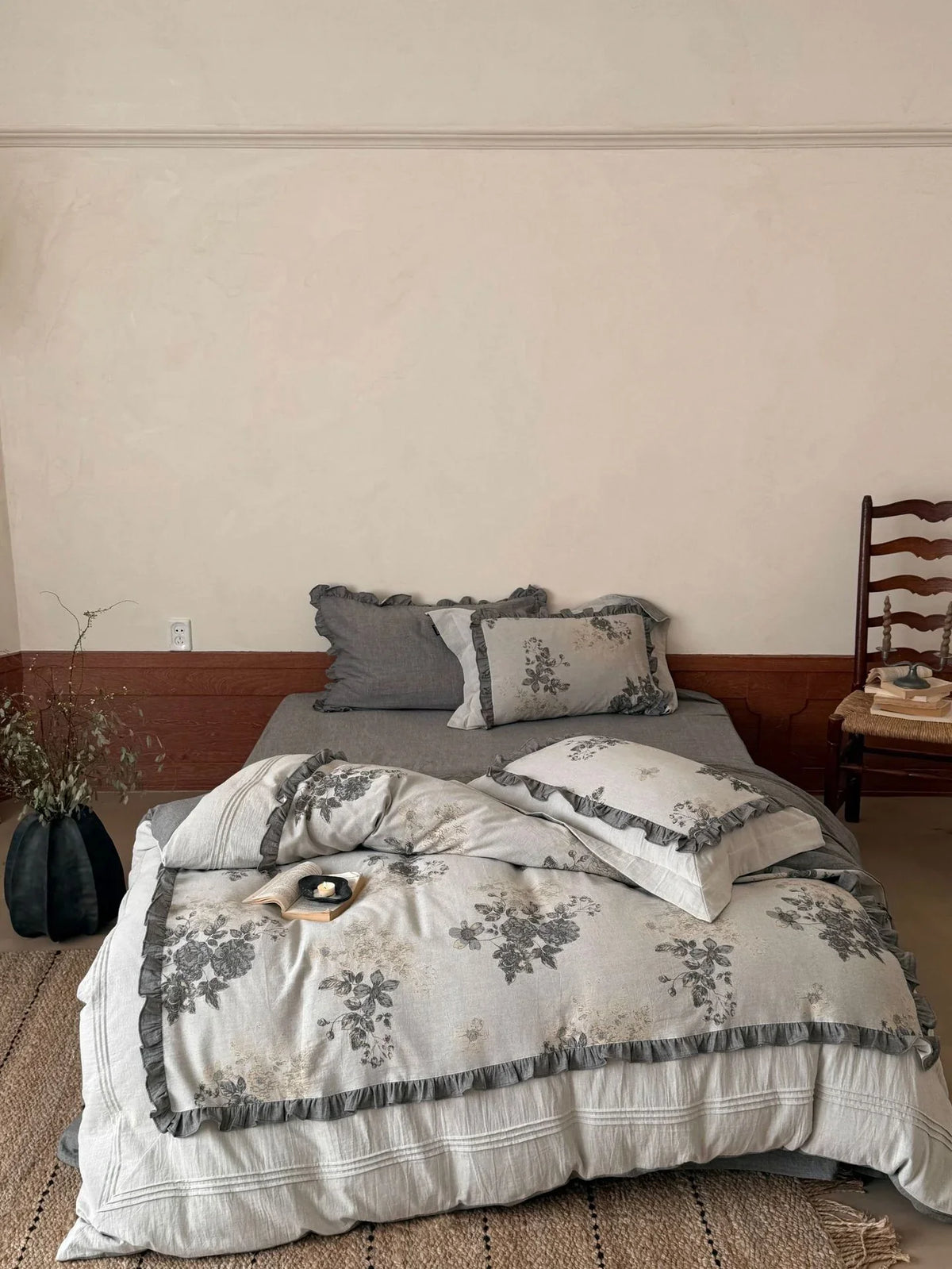 Bedding Set 4-Piece Linen-Cotton Breathable Floral Ruffle Trim