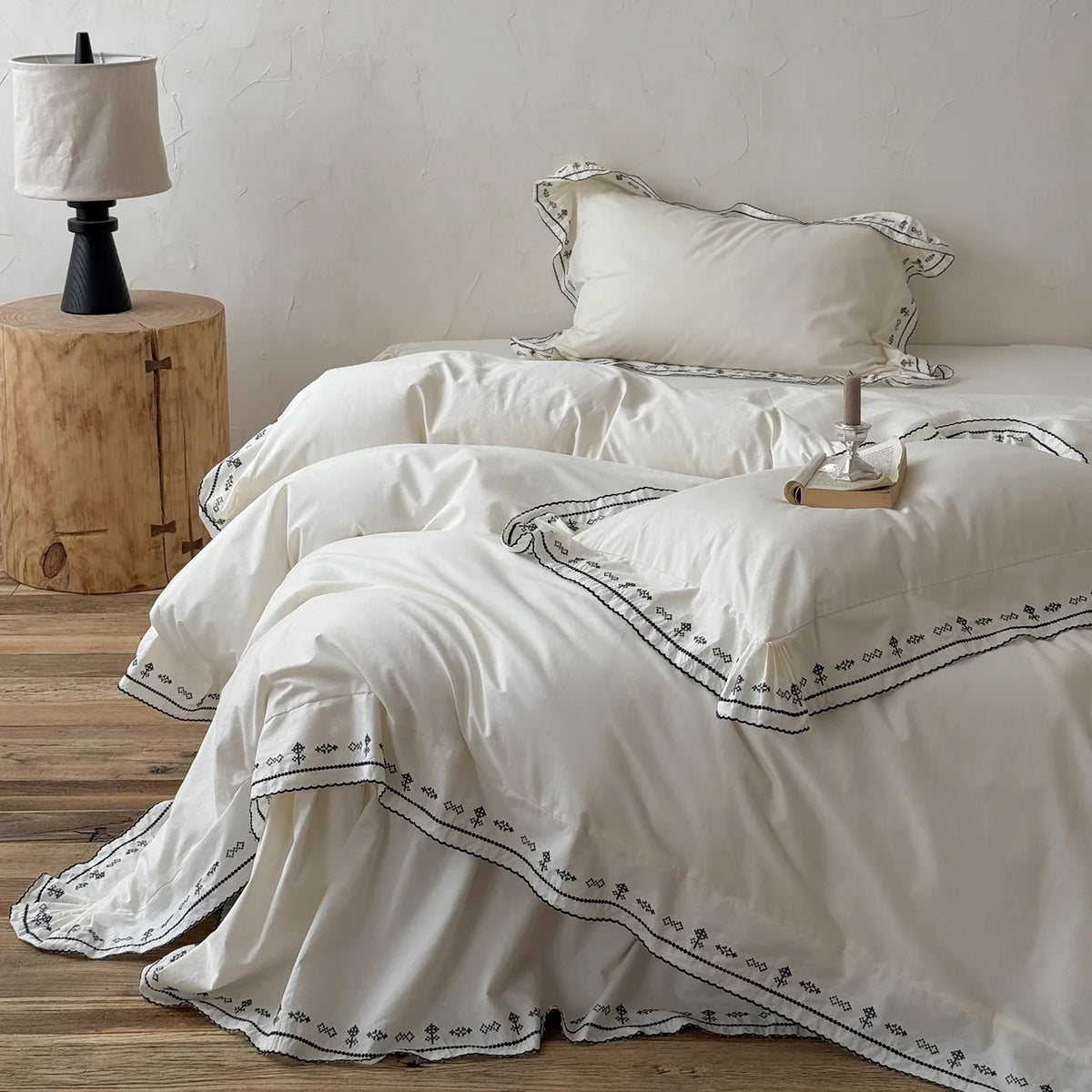 Bedding Set Breathable Cotton Embroidered Ruffled Hem 4-Piece