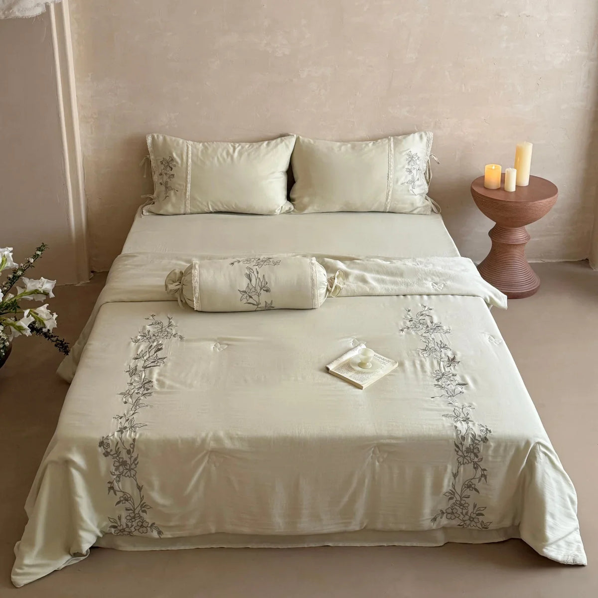 Bedding Set Breathable Cotton Satin Floral Embroidery 4-Piece
