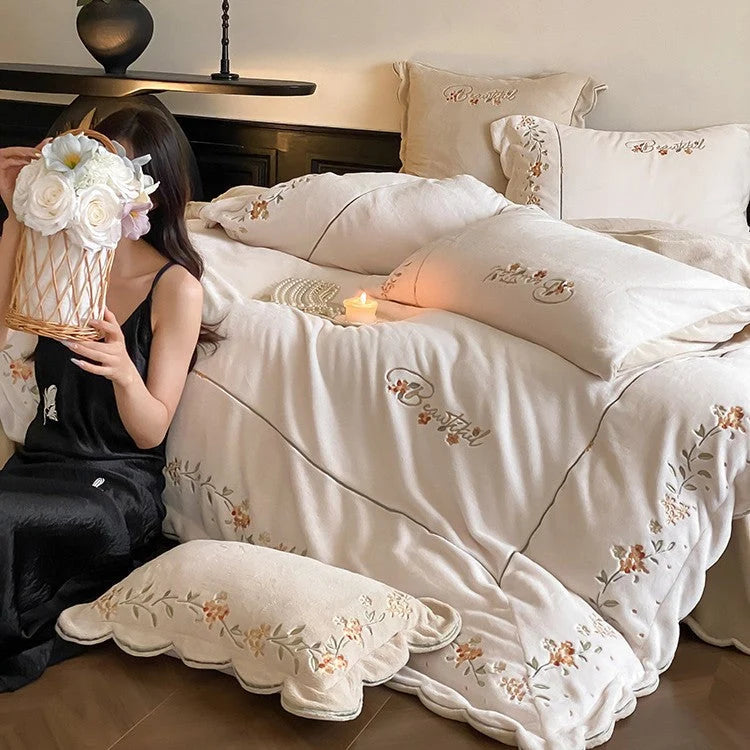 Bedding Set Cotton Percale Floral Embroidery Wavy Hem 4-Piece