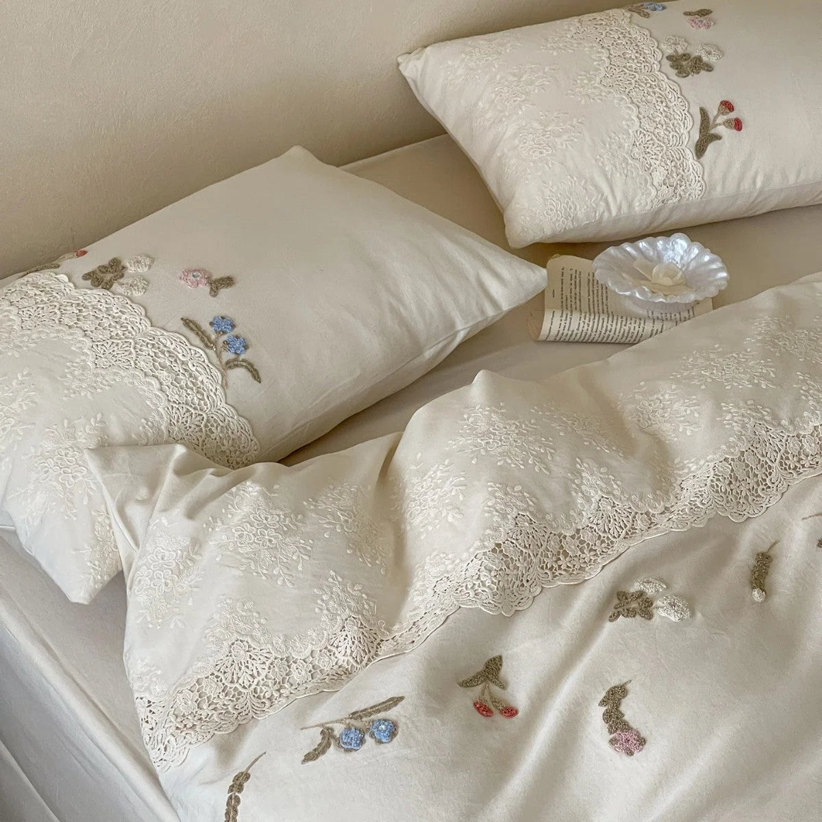 Bedding Set Cotton Satin Floral Embroidery 4-Piece