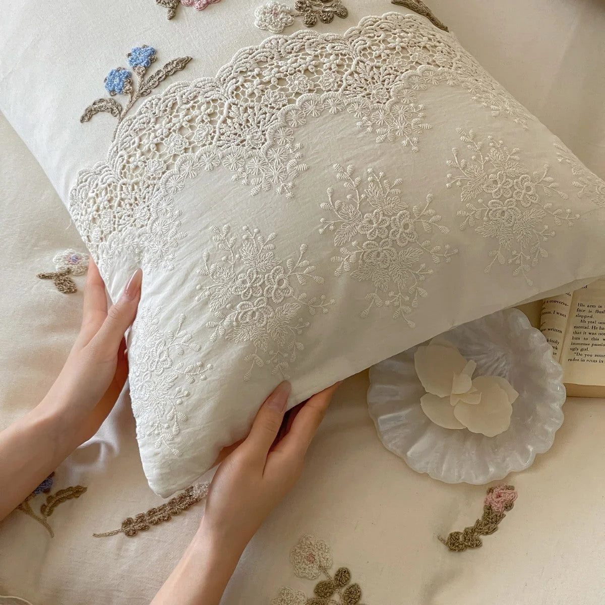 Bedding Set Cotton Satin Floral Embroidery 4-Piece