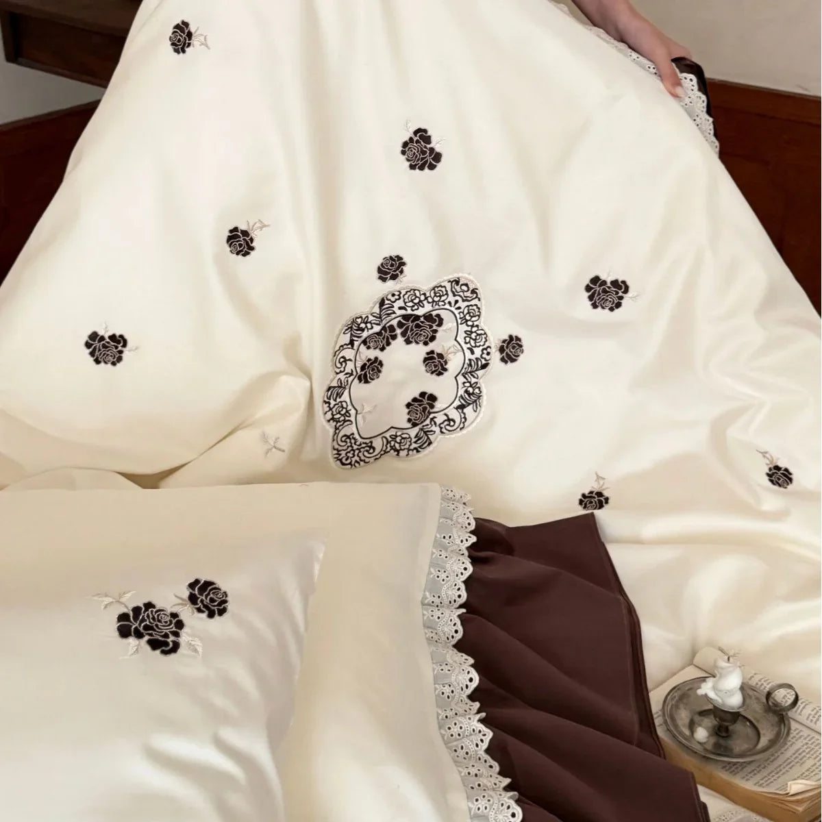 Bedding Set Embroidered Frilled Cotton Satin 4-Piece