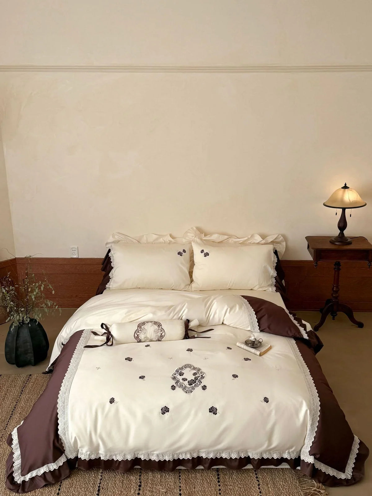 Bedding Set Embroidered Frilled Cotton Satin 4-Piece