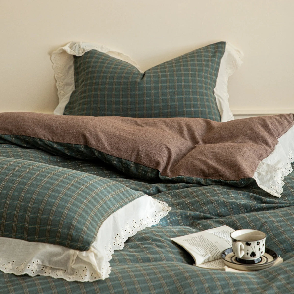 Bedding Set Flannel Reversible Check Pattern Lace Trim