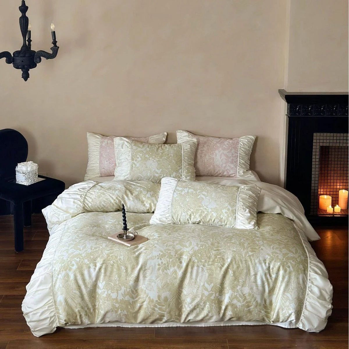 Bedding Set Floral Jacquard Ruffled Edges Satin Finish 4-Piece Set