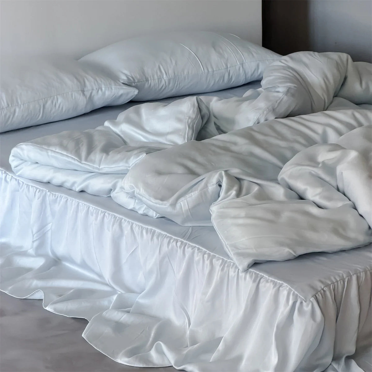 Bedding Set Integrated Bed Skirt Satin-Like Finish & Breathable Fabric