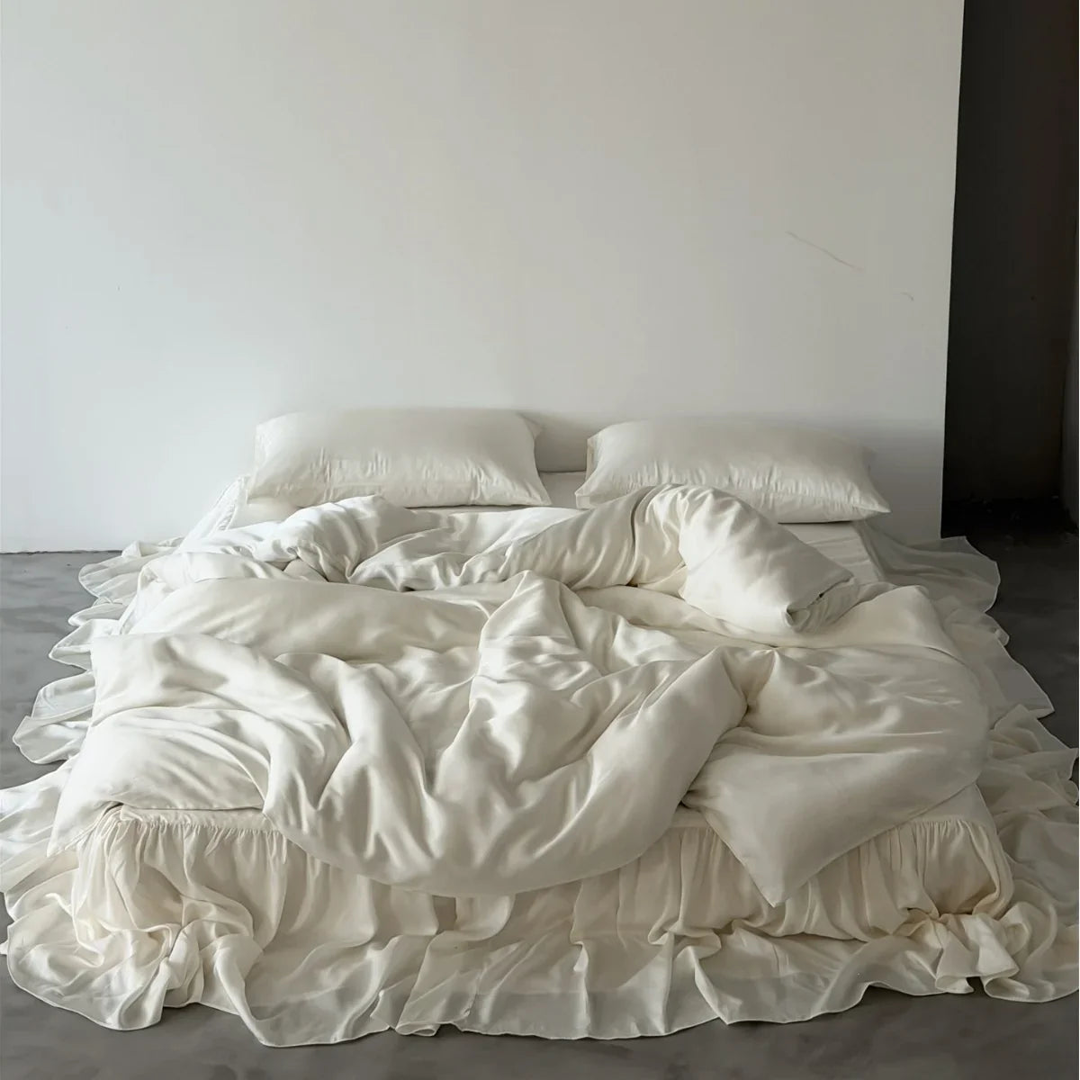 Bedding Set Integrated Bed Skirt Satin-Like Finish & Breathable Fabric