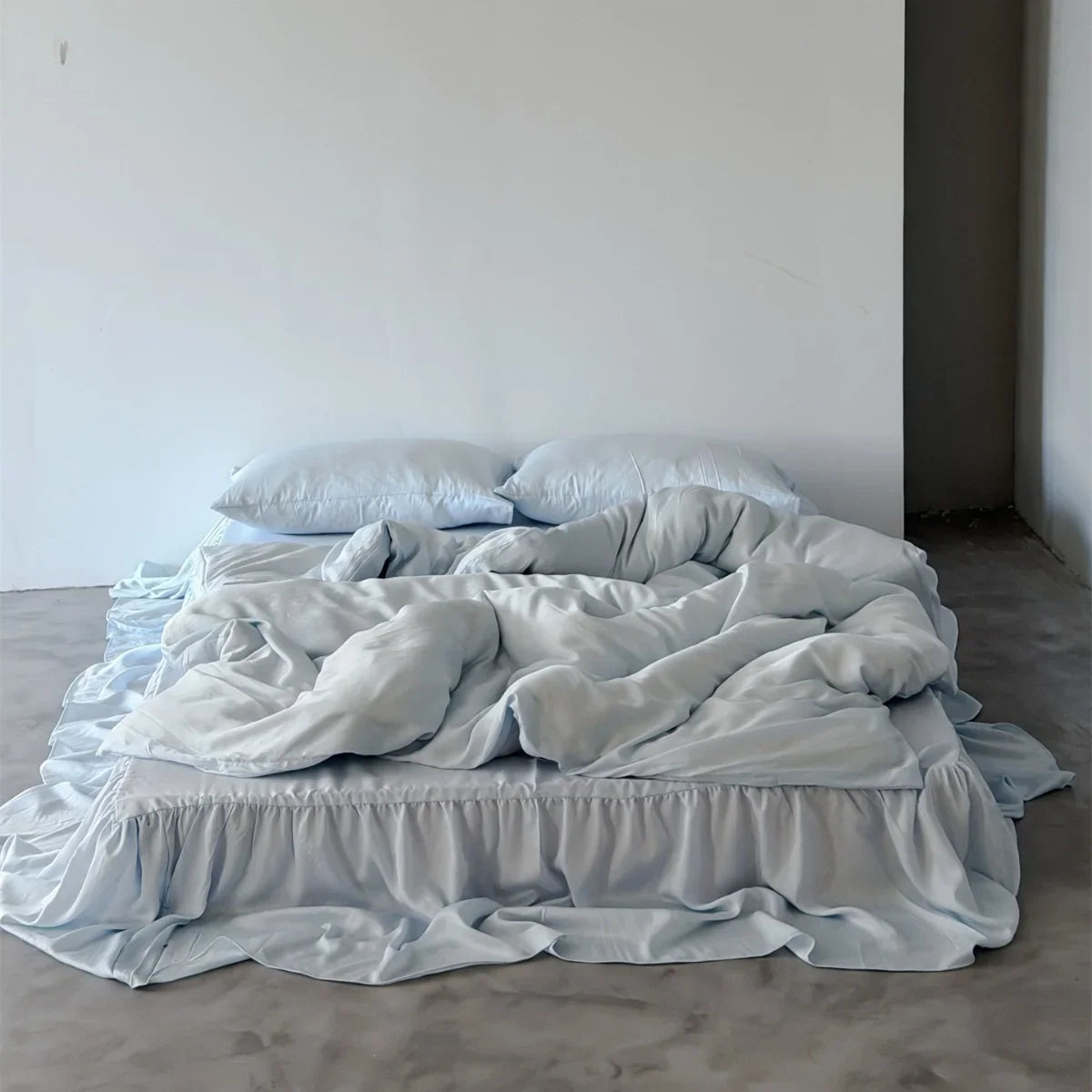 Bedding Set Integrated Bed Skirt Satin-Like Finish & Breathable Fabric