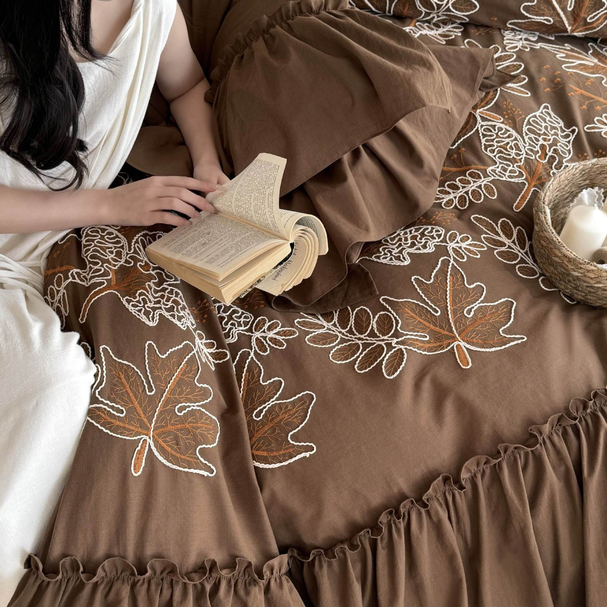 Bedding Set Leaf Embroidered Cotton Blend & Ruffled Pillowcases
