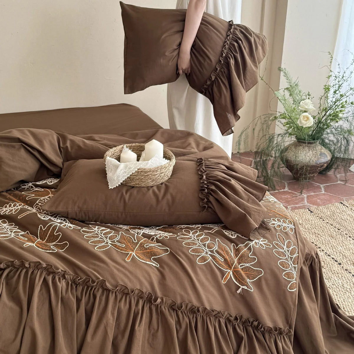 Bedding Set Leaf Embroidered Cotton Blend & Ruffled Pillowcases