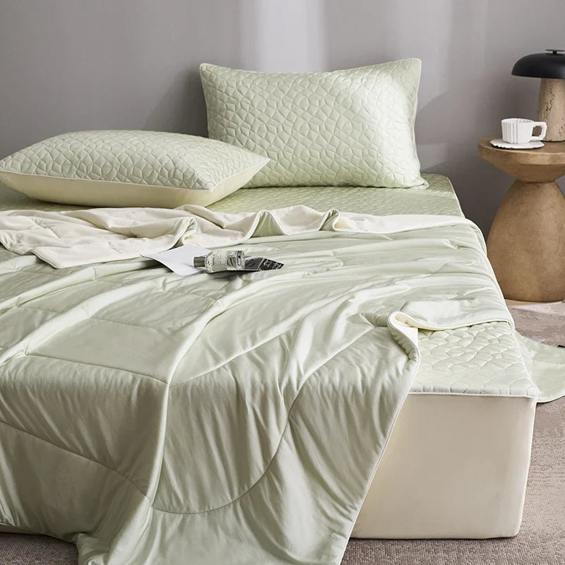 Bedding Set Reversible Satin Blanket & Quilted Protector