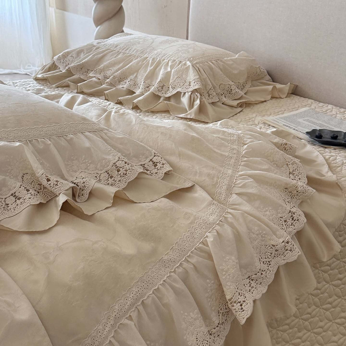 Bedding Set Satin Jacquard Floral Lace Ruffles 4-Piece