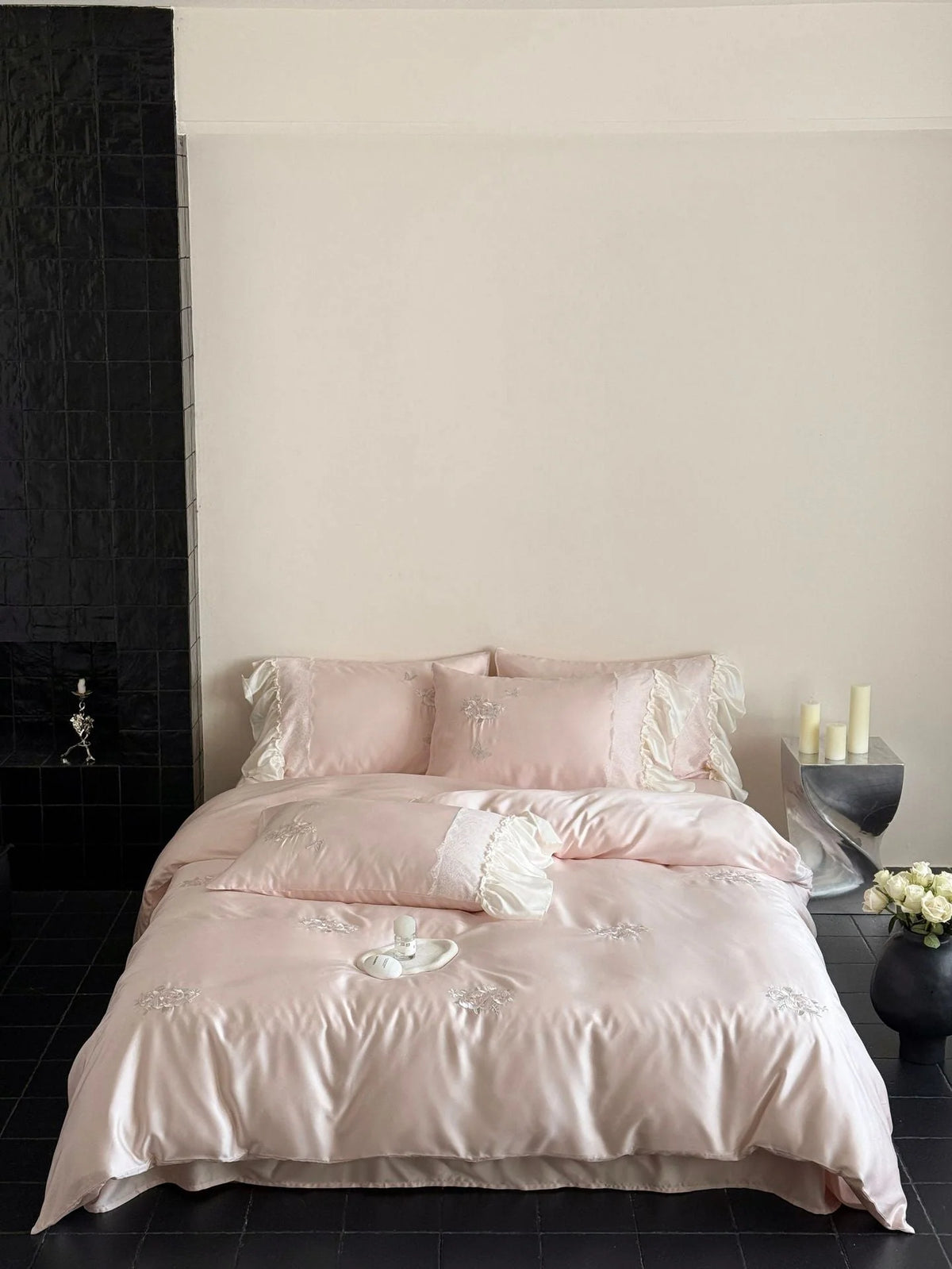 Bedding Set Satin Ruffled Embroidered 4-Piece Set