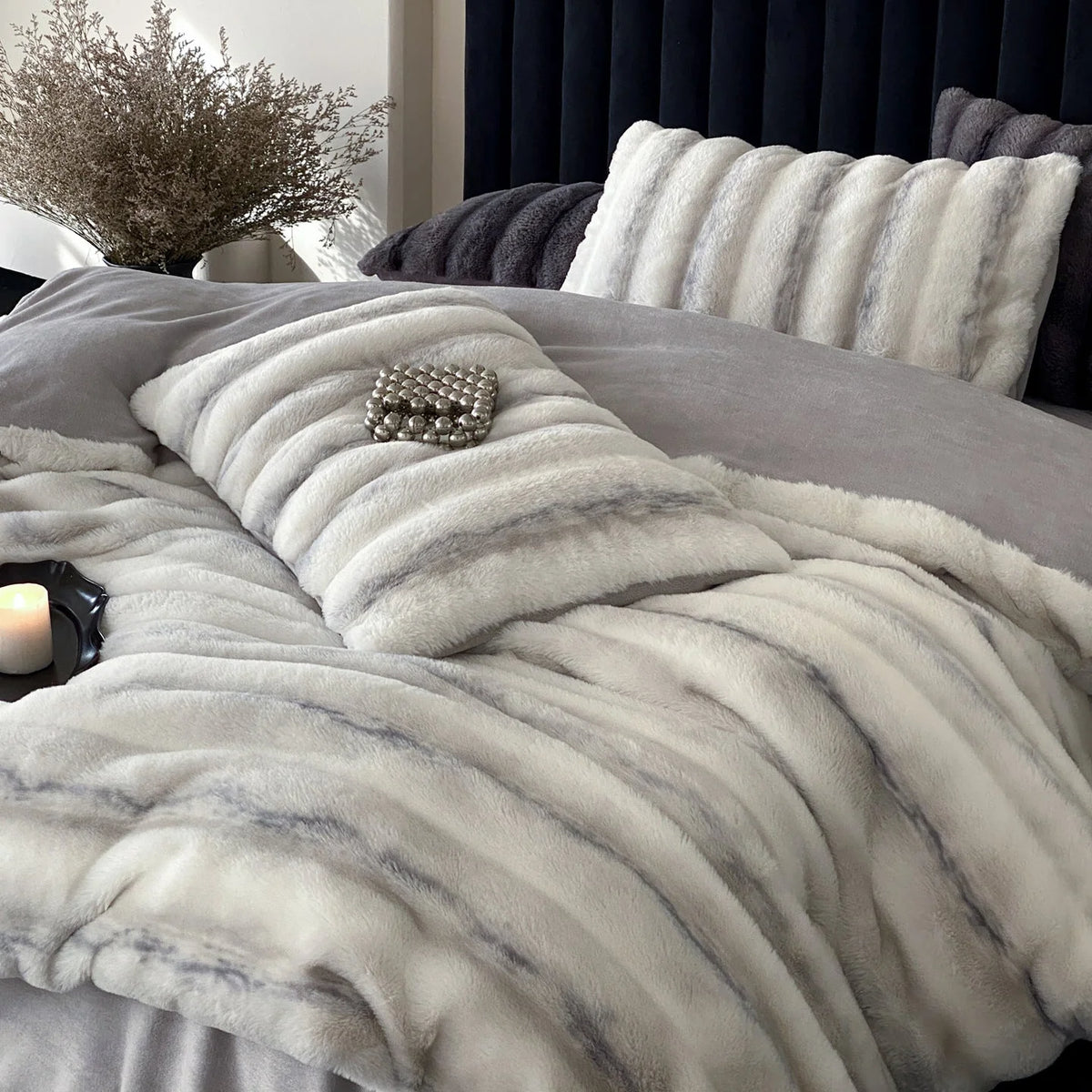 Bedding Set Striped Faux Fur 4-Piece Set