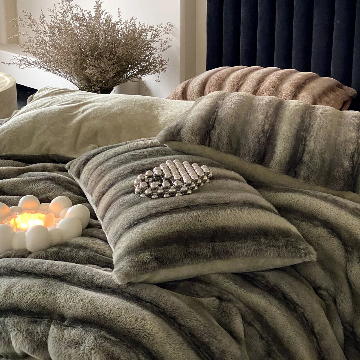 Bedding Set Striped Faux Fur 4-Piece Set