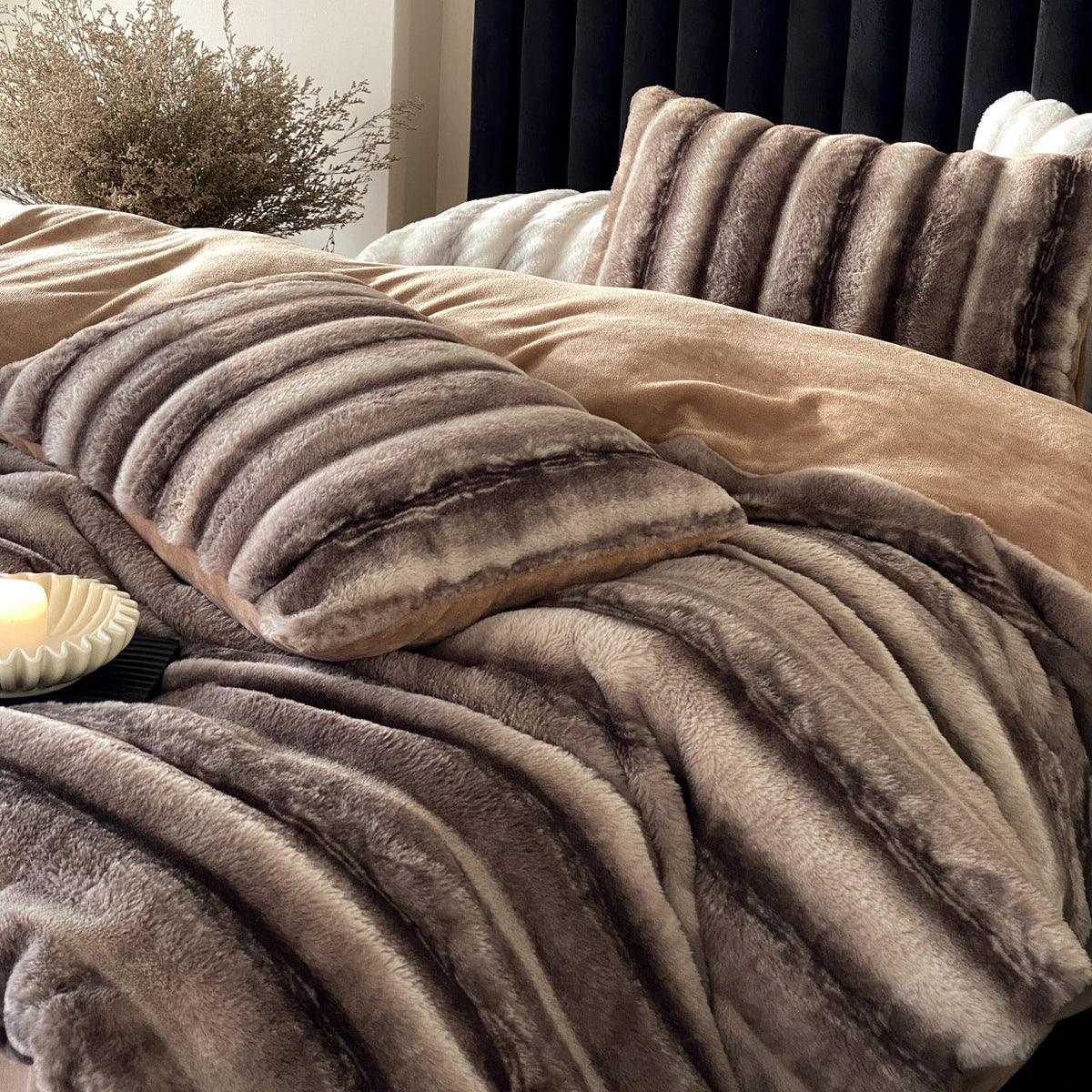 Bedding Set Striped Faux Fur 4-Piece Set