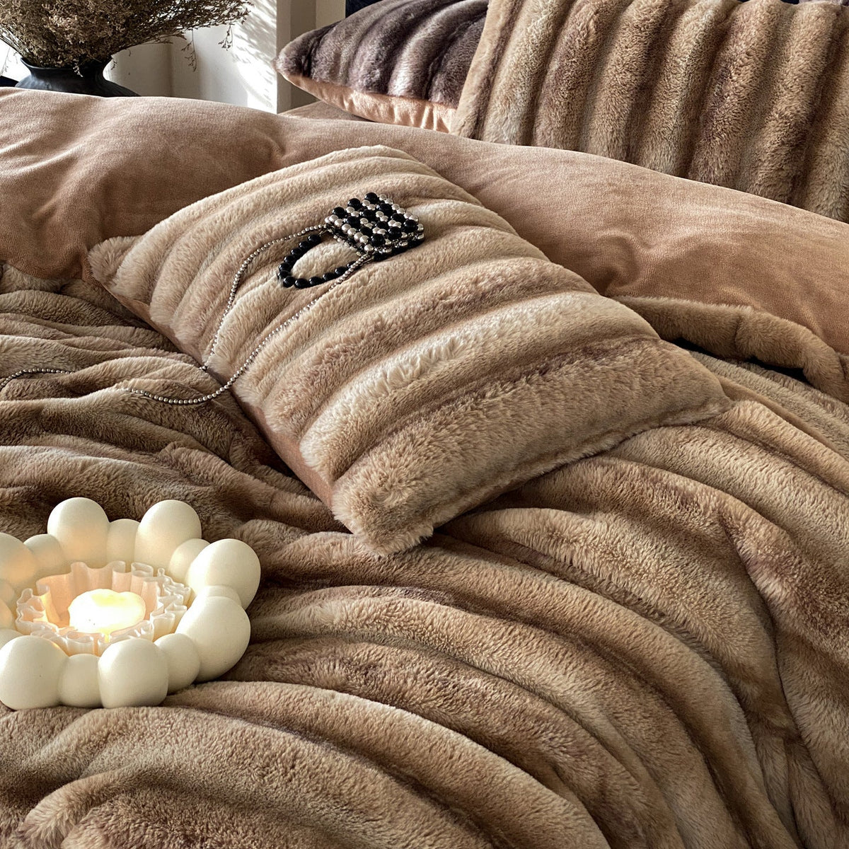 Bedding Set Striped Faux Fur 4-Piece Set