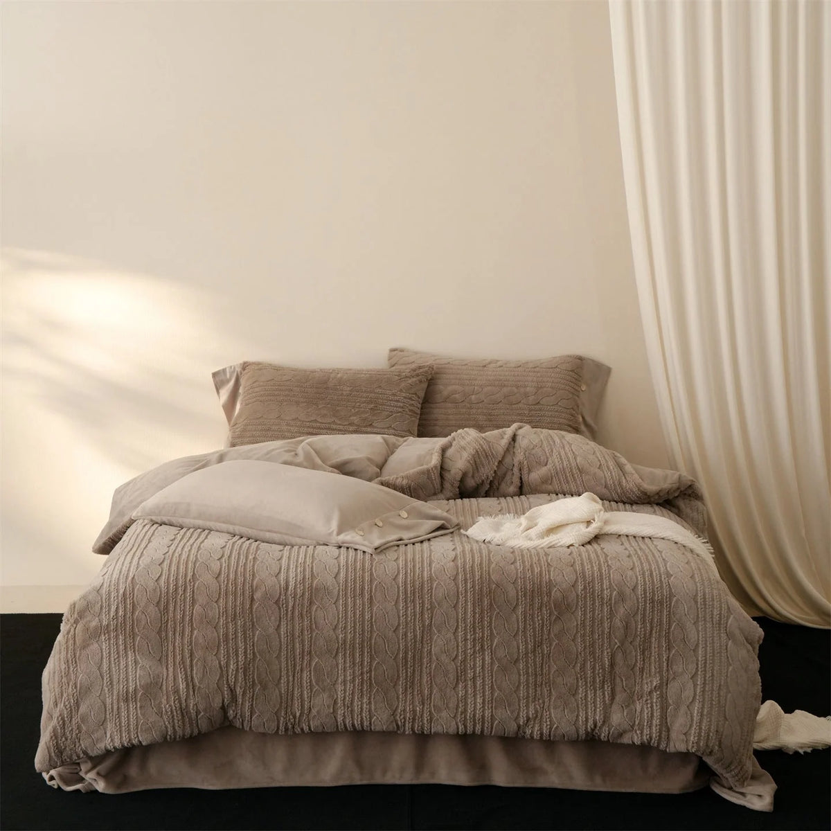 Bedding Set Textured Chenille Reversible Fleece 4-Piece