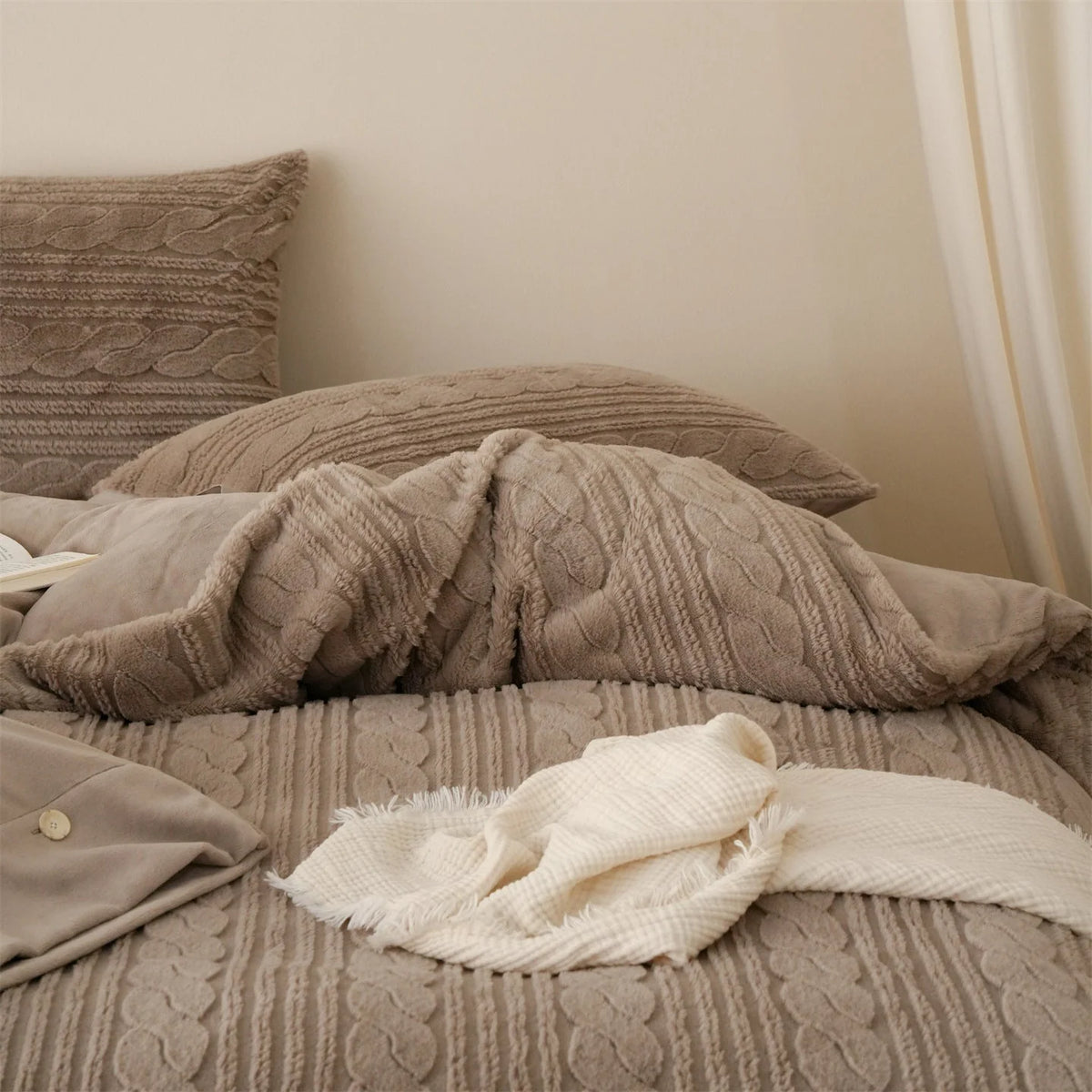 Bedding Set Textured Chenille Reversible Fleece 4-Piece