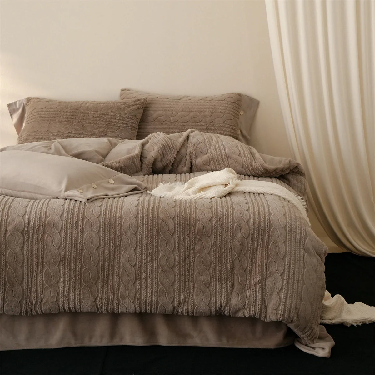 Bedding Set Textured Chenille & Reversible Fleece Machine Washable