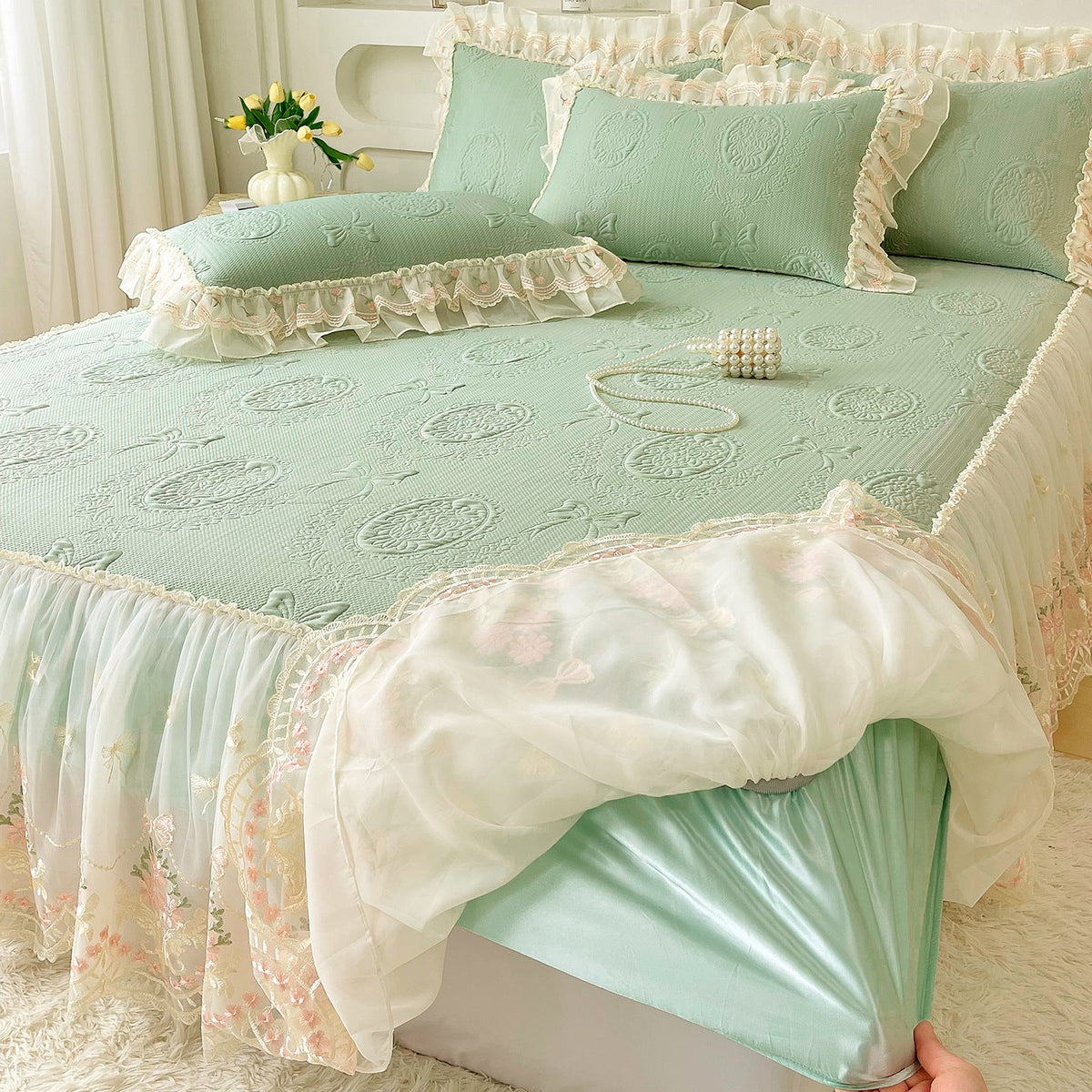 Bedspread Set Ruffled Edges Machine Washable 4-Piece