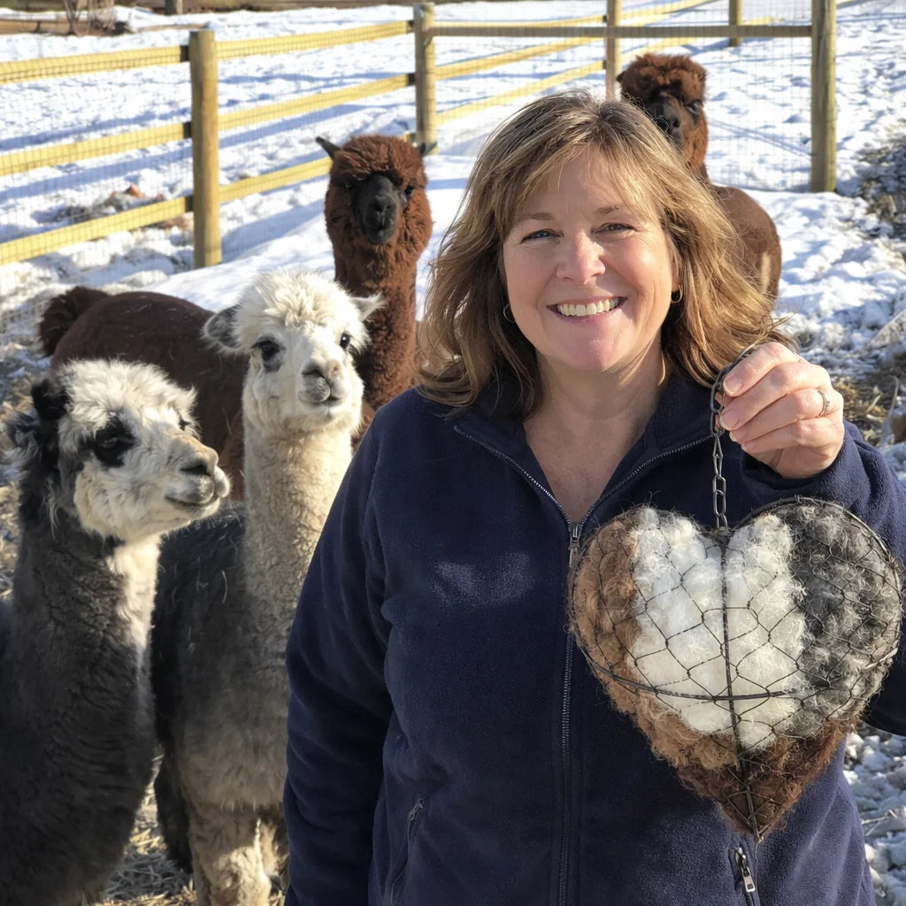 Bird Nesting Holder Alpaca Fiber Heart-Shaped With Hanging Hook