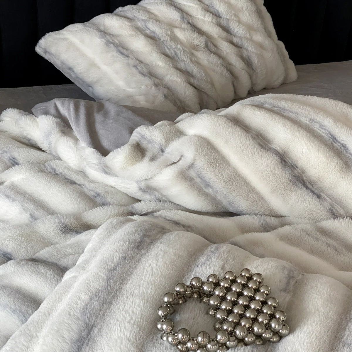Blanket And Pillow Set Striped Faux Fur Hypoallergenic Filling