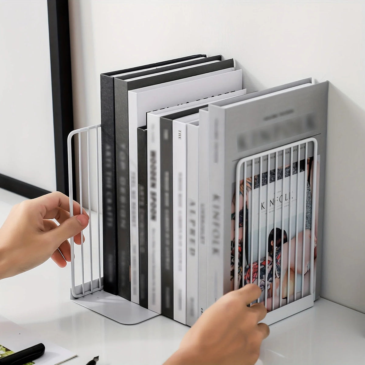 Bookends Iron Construction Non-Slip Design