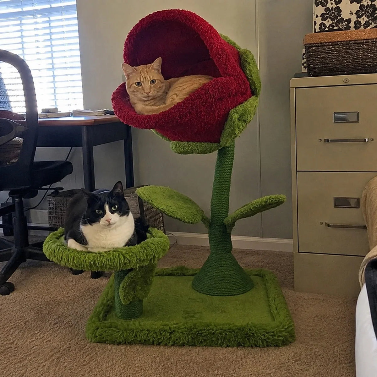 Cat Tree Flower-Shaped Plush Nest & Sisal Scratching Posts