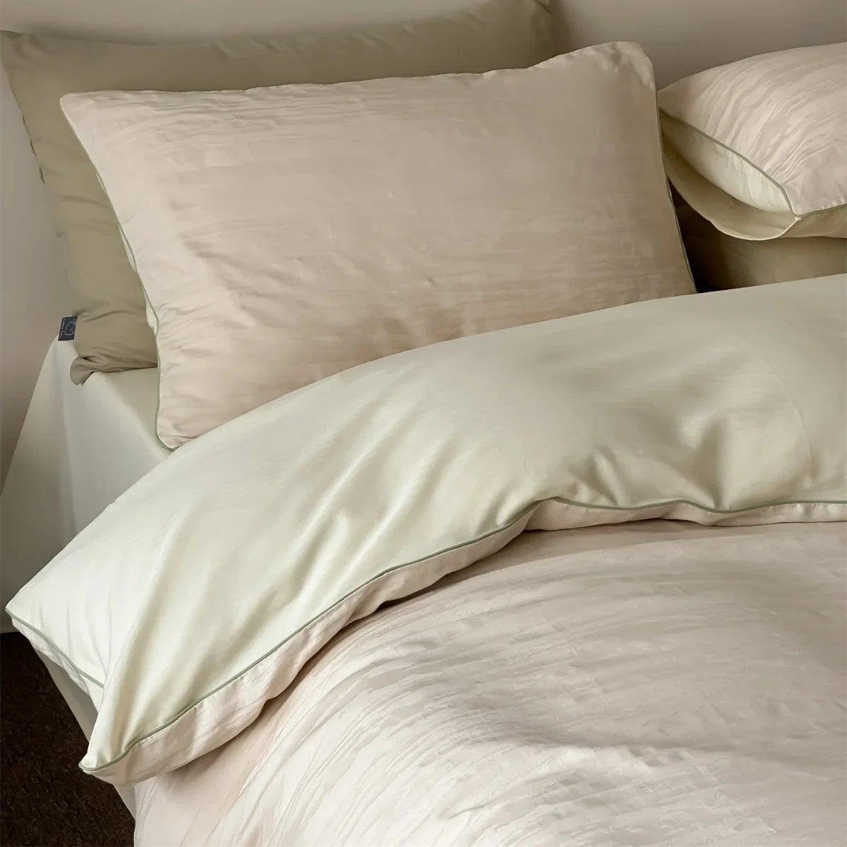 Cotton Bedding Set Finely Textured Satin-Matte & Breathable