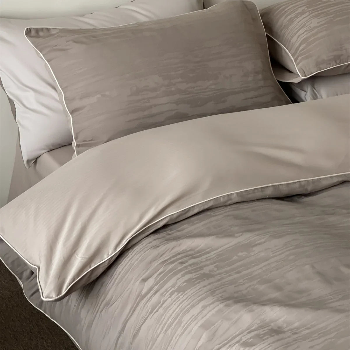 Cotton Bedding Set Finely Textured Satin-Matte & Breathable