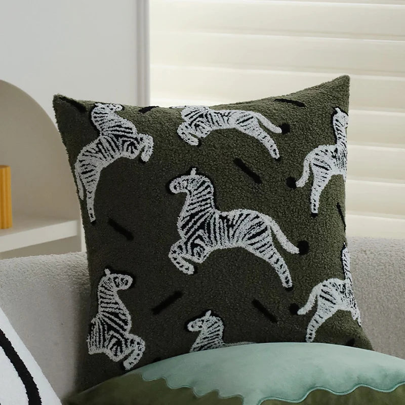 Cushion Cover 3D Hand-Tufted Animal Applique Boucle 18x18in