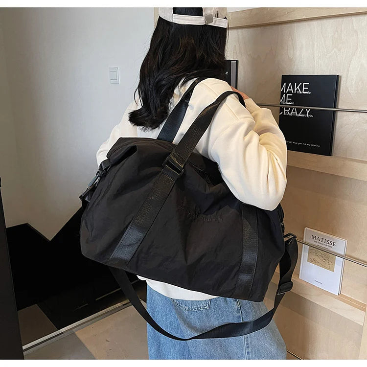 Duffel Bag Lightweight Spacious Zippered Pockets & Adjustable Strap