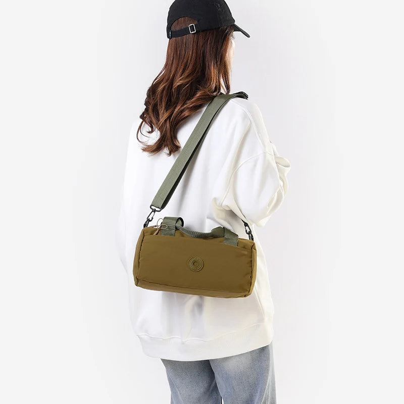Duffle Bag Durable Fabric Spacious Interior & Detachable Strap