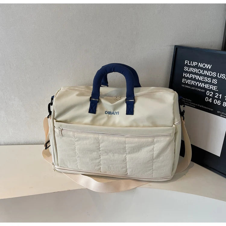 Duffle Bag Durable Fabric Spacious Interior Multiple Pockets