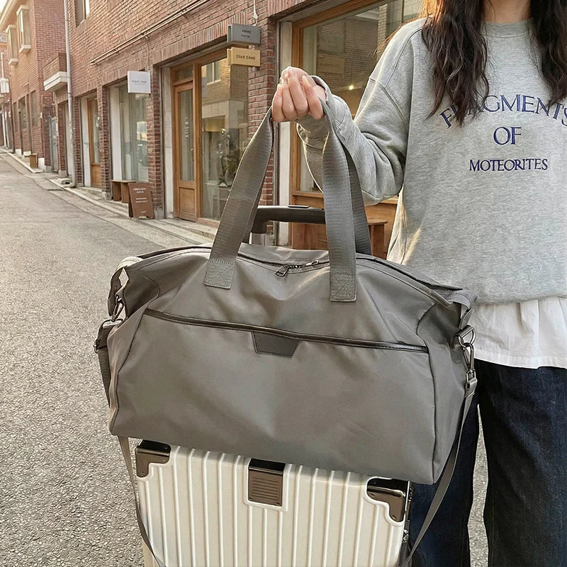 Duffle Bag Lightweight Water-Resistant Shoe & Wet Pockets