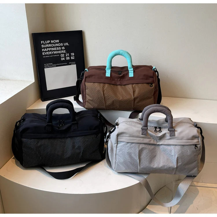 Duffle Bag Tear-Resistant Fabric Spacious Interior & Zippered Pockets