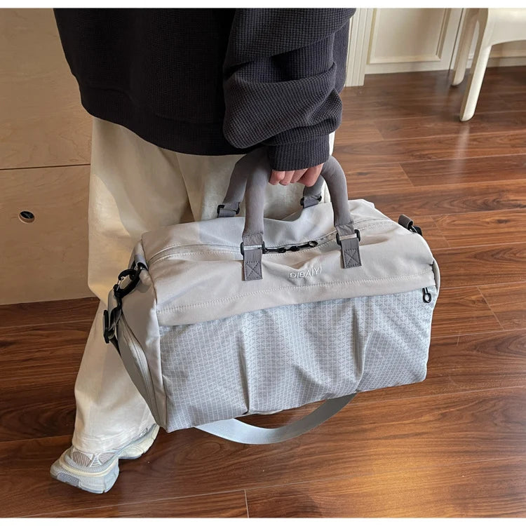 Duffle Bag Tear-Resistant Fabric Spacious Interior & Zippered Pockets