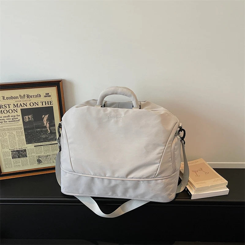 Duffle Bag Water-Resistant Multiple Compartments & Zipper Pocket
