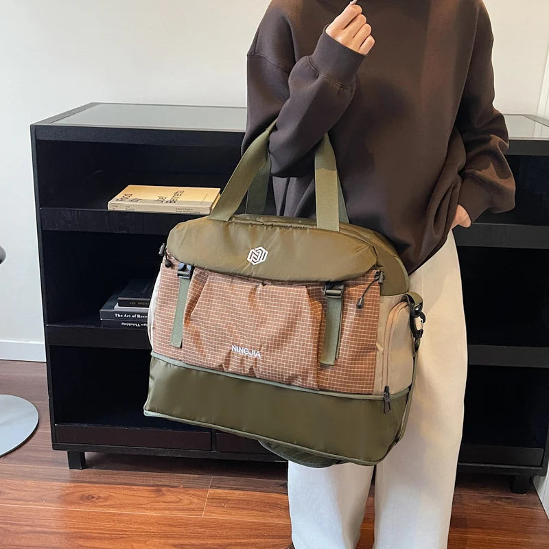 Duffle Bag Water-Resistant Multiple Pockets Padded Shoulder Strap