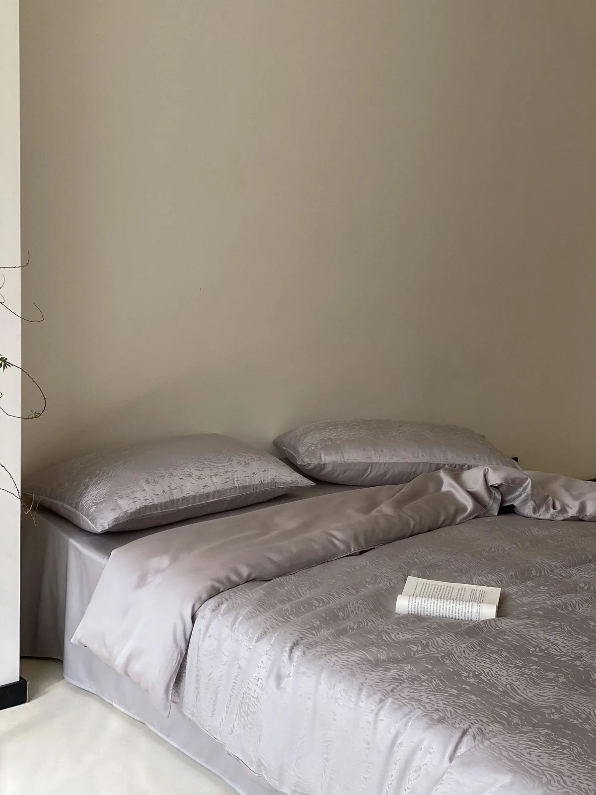 Duvet Cover Set Satin Jacquard Hidden Zipper & Machine Washable