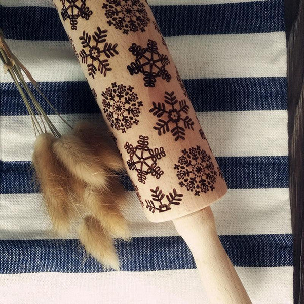 Embossed Rolling Pin Solid Maple Holiday Patterns 7.5-Inch Pattern Area