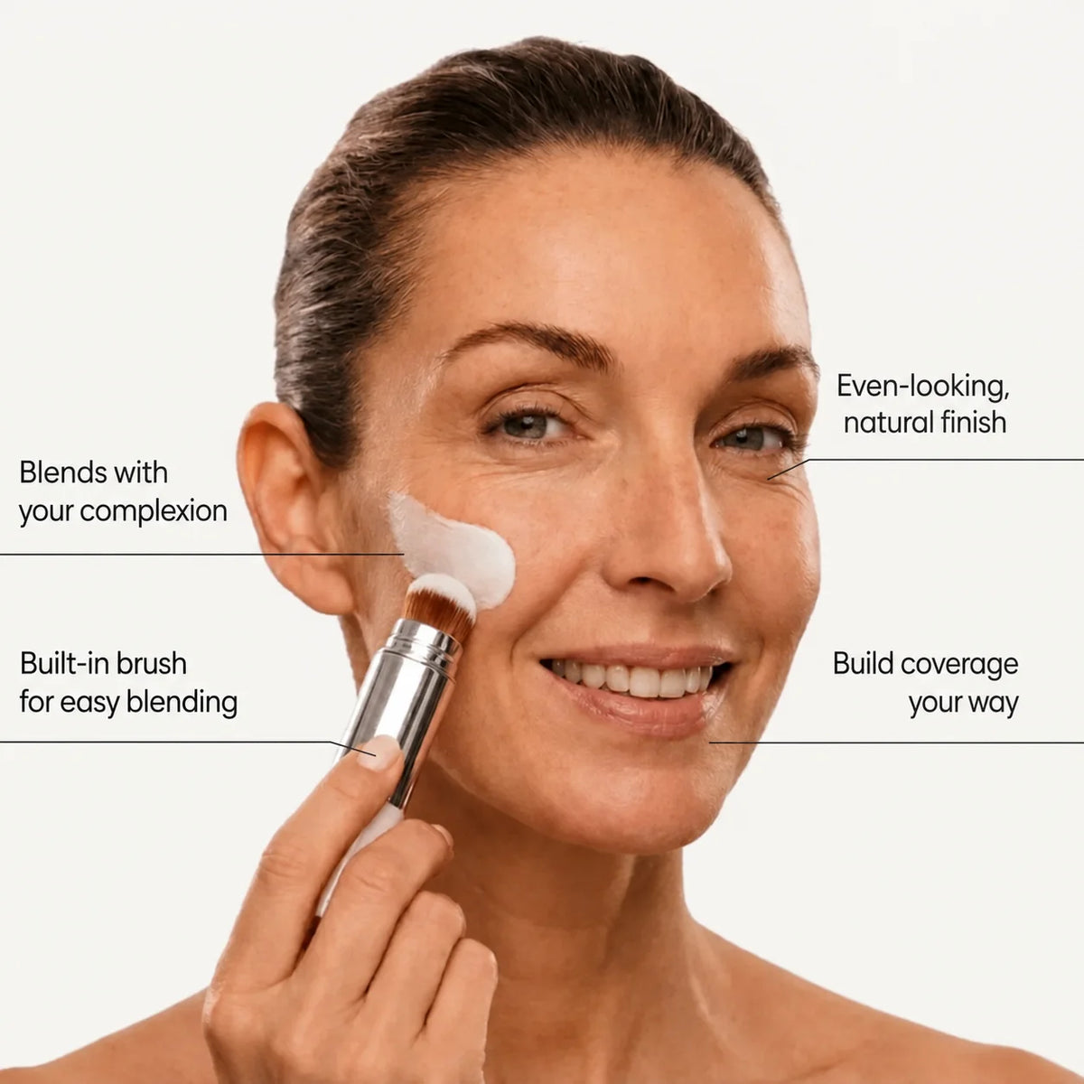Foundation Colour-Adapting Built-In Brush Compact