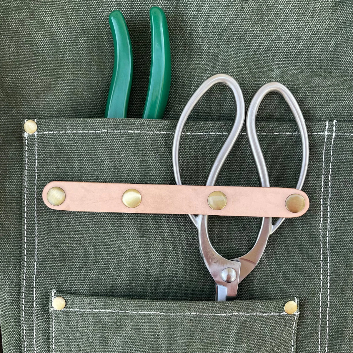 Gardening Apron Waxed Cotton Canvas Multiple Pockets & Adjustable Cross Straps