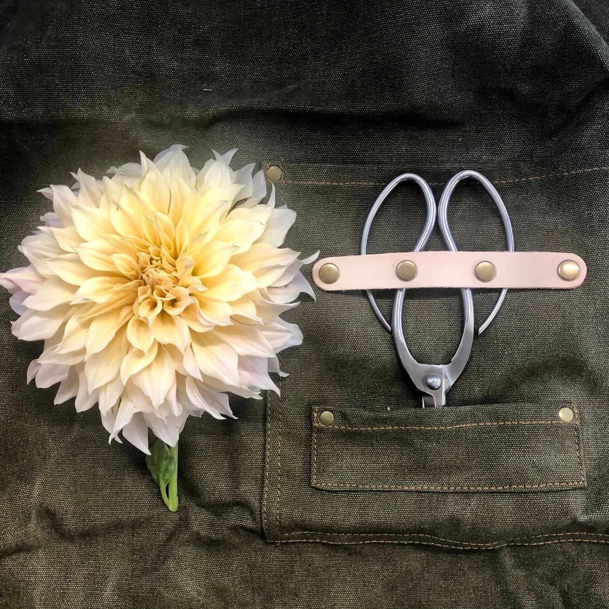 Gardening Apron Waxed Cotton Canvas Multiple Pockets & Adjustable Cross Straps