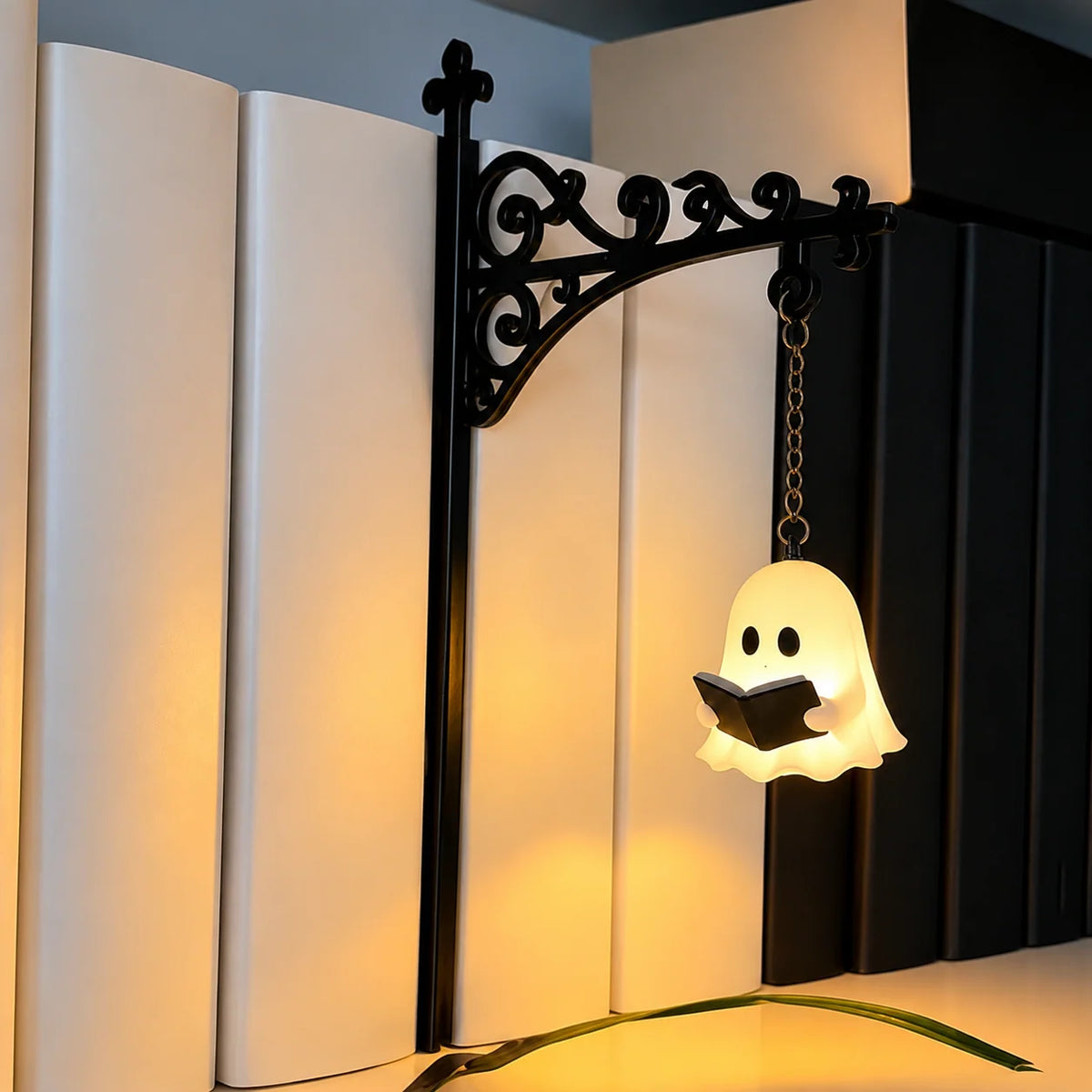 Ghost Lamp Warm White Cordless Battery-Powered
