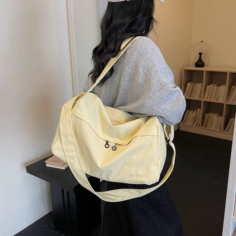 Gym Duffel Bag Lightweight & Water-Resistant Multiple Zippered Pockets