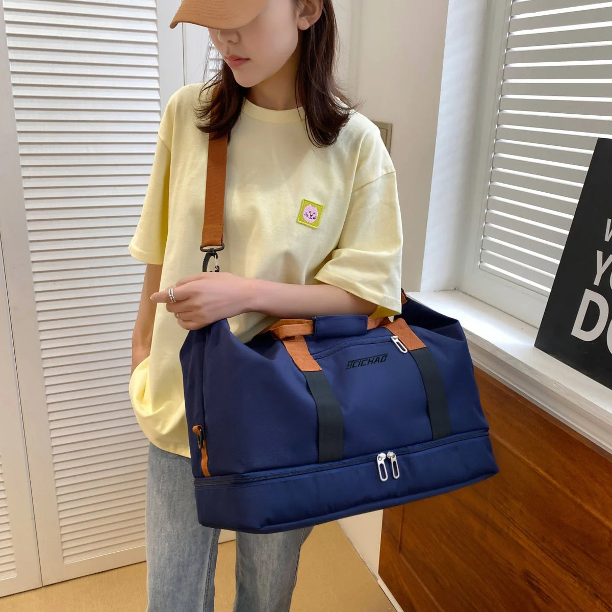 Gym Duffel Bag Tear-Resistant Nylon Multiple Pockets