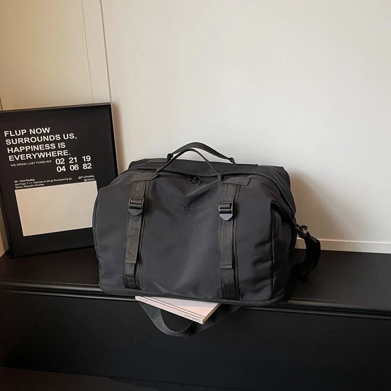 Gym Duffle Bag Spacious Wear-Resistant Fabric Multiple Pockets